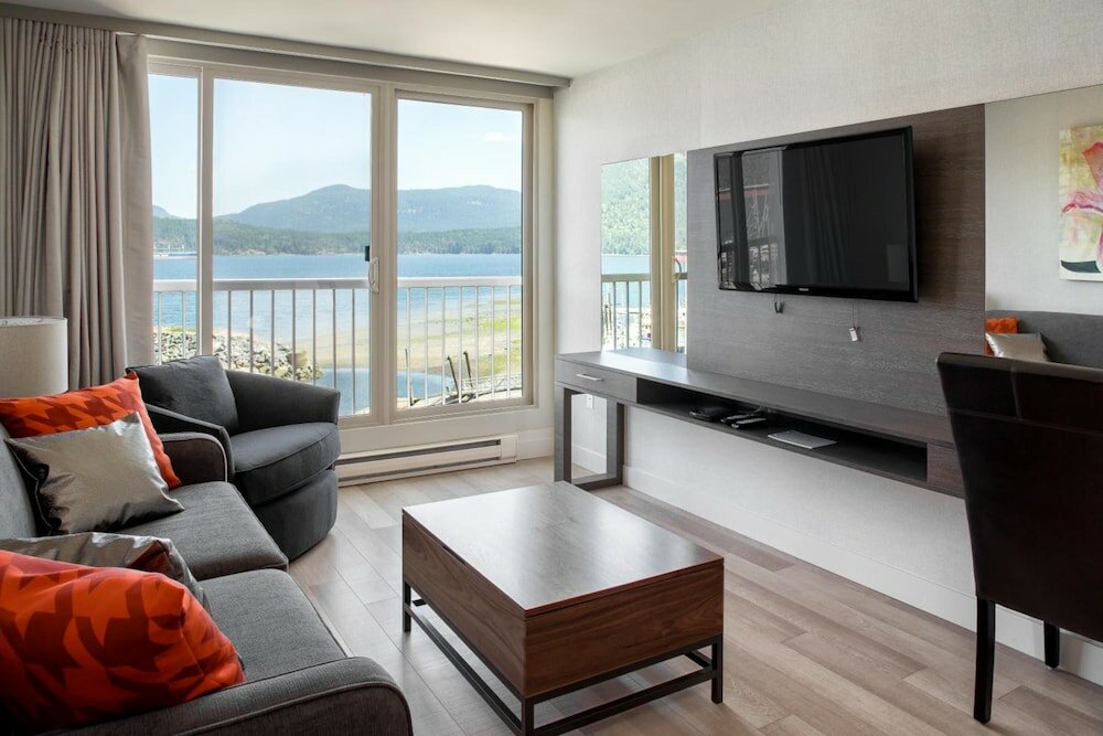 Фото Oceanfront Suites at Cowichan Bay