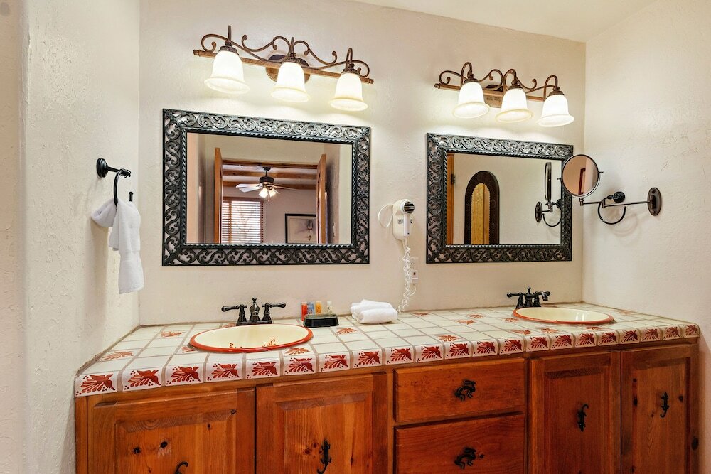 Фото Fort Marcy Hotel Suites by All Seasons Resort Lodging