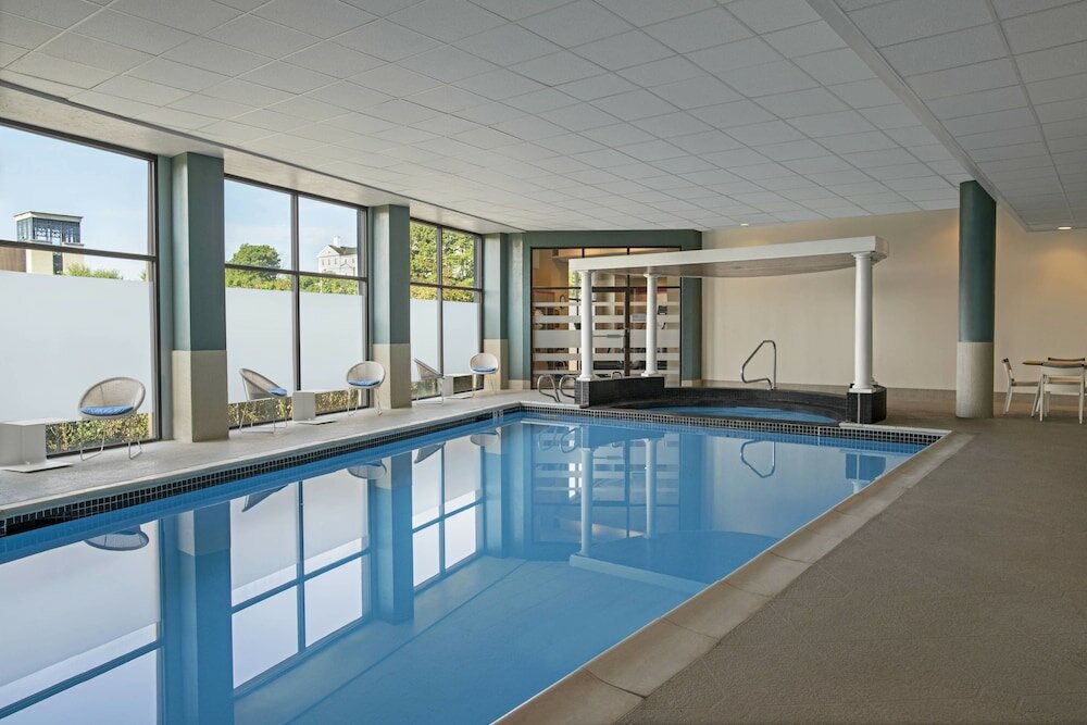 Фото Delta Hotels by Marriott Richmond Downtown