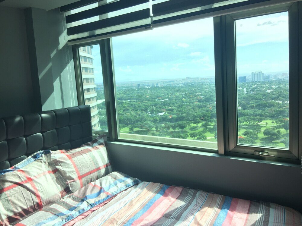 Фото Luxury Condo at Forbeswood Parklane