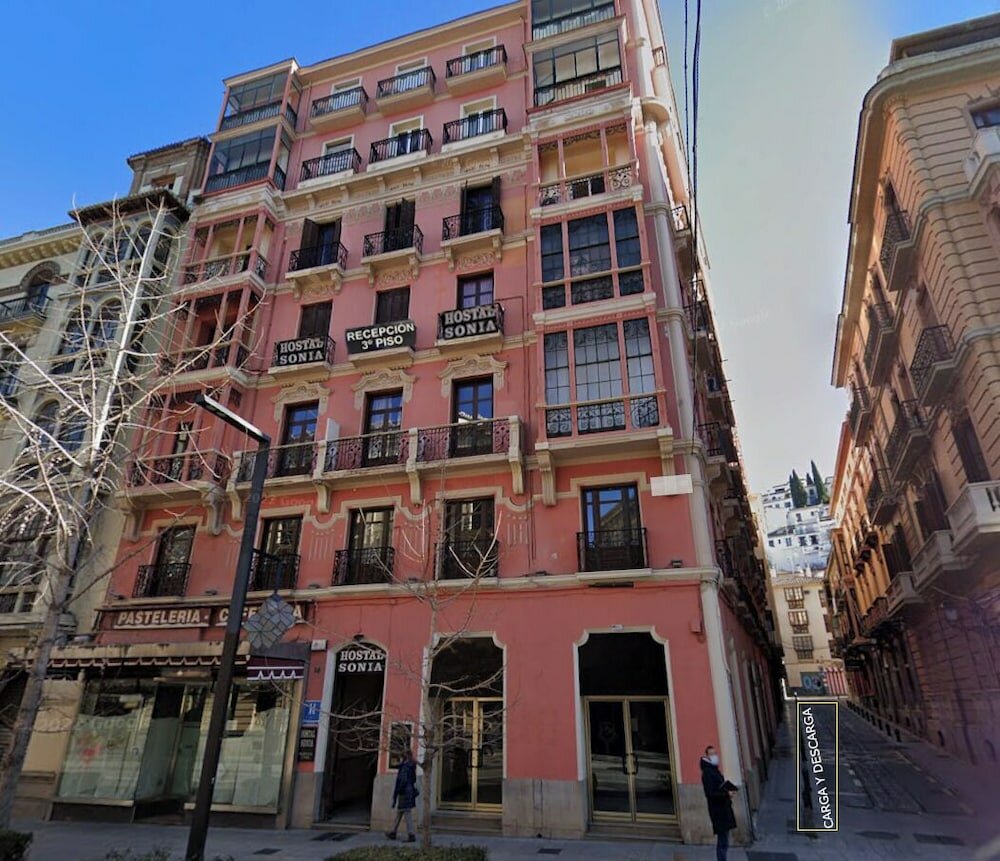 Фото отеля 2