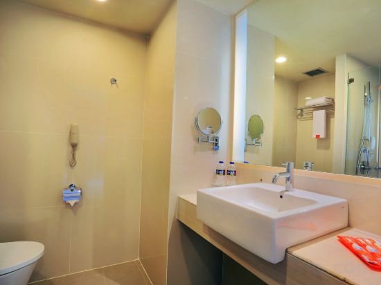 Фото Harris Hotel & Conventions Ciumbuleuit - Bandung