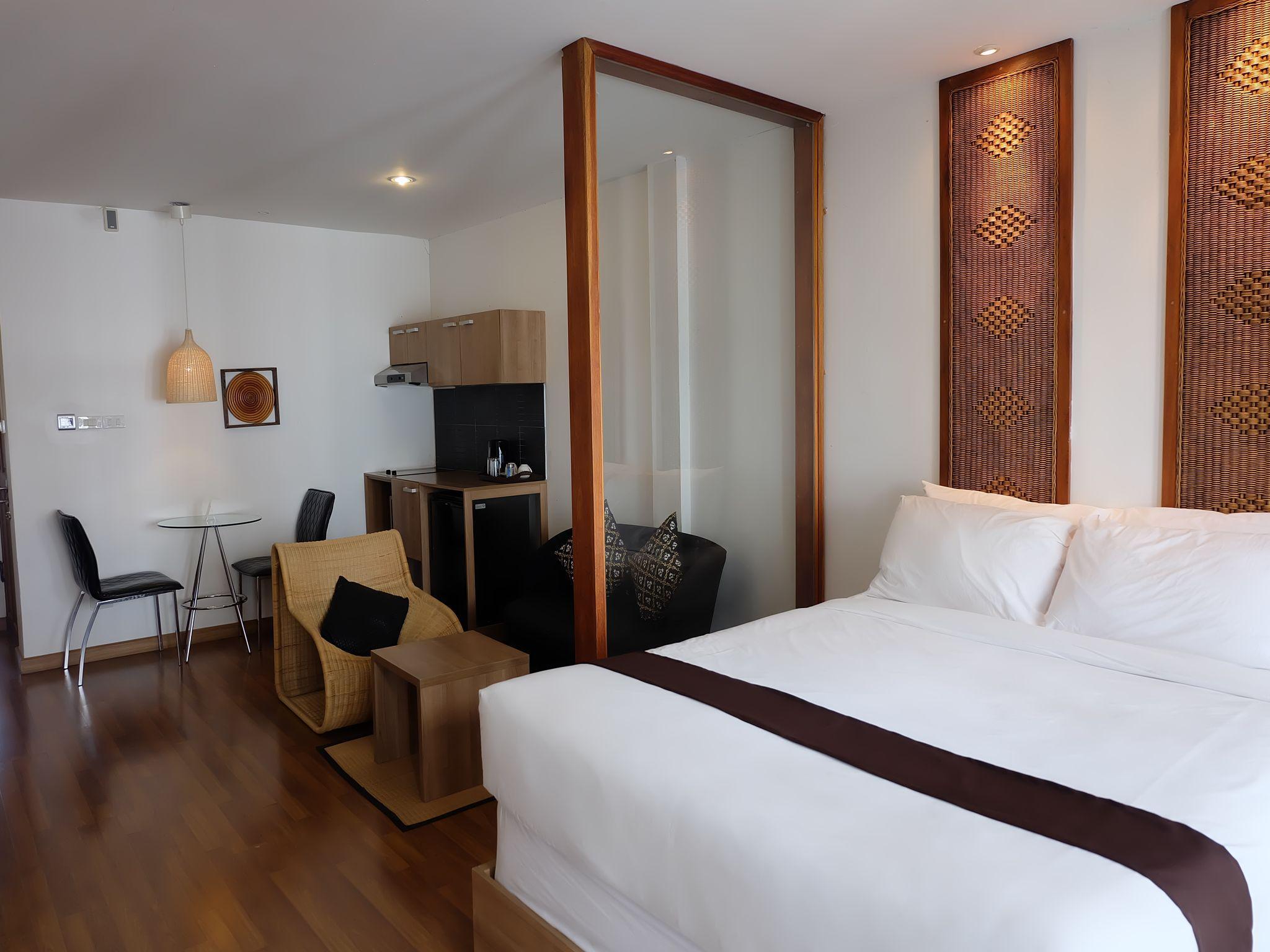 Фото 5ive Beach House Hotel