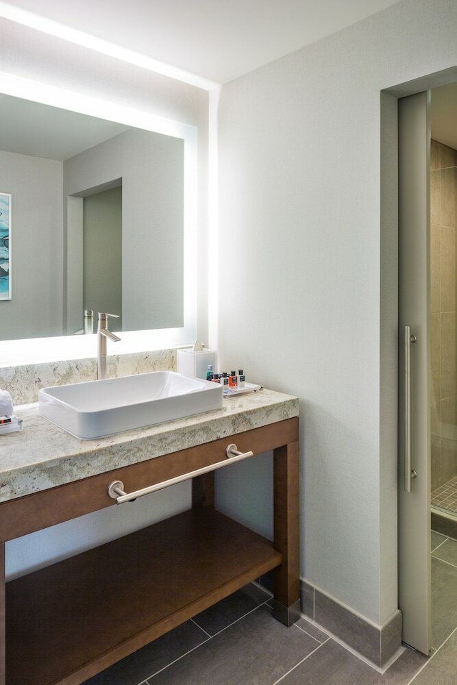 Фото Best Western Premier Hotel at Fisher's Landing