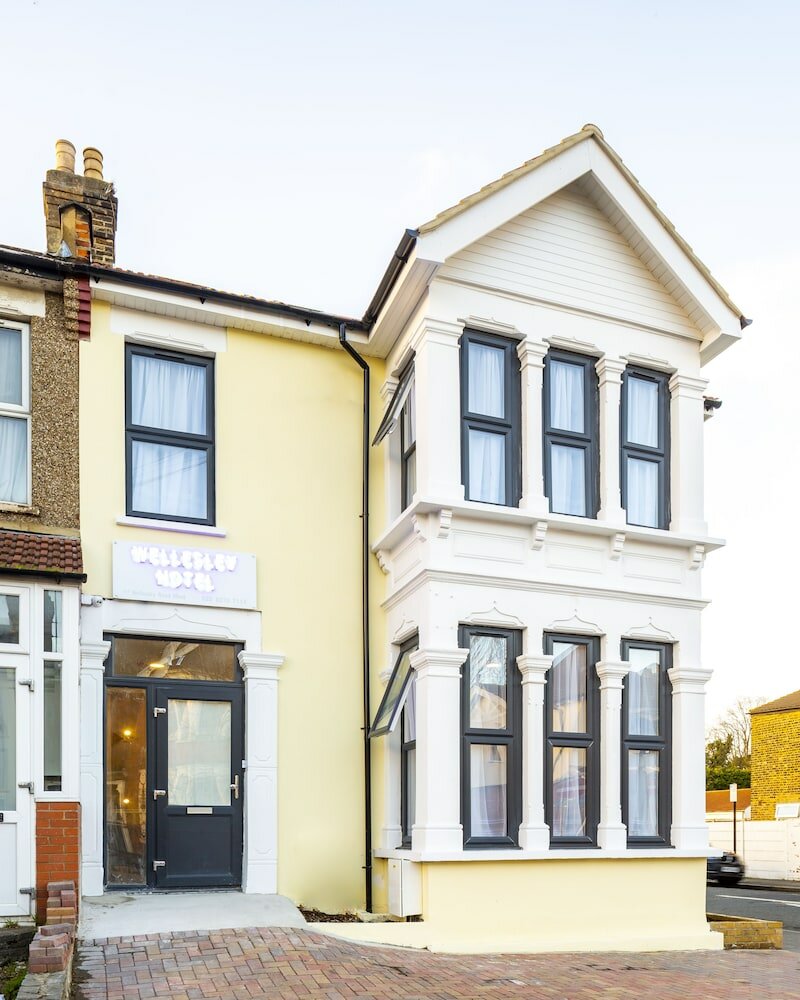 Фото Wellesley Hotel