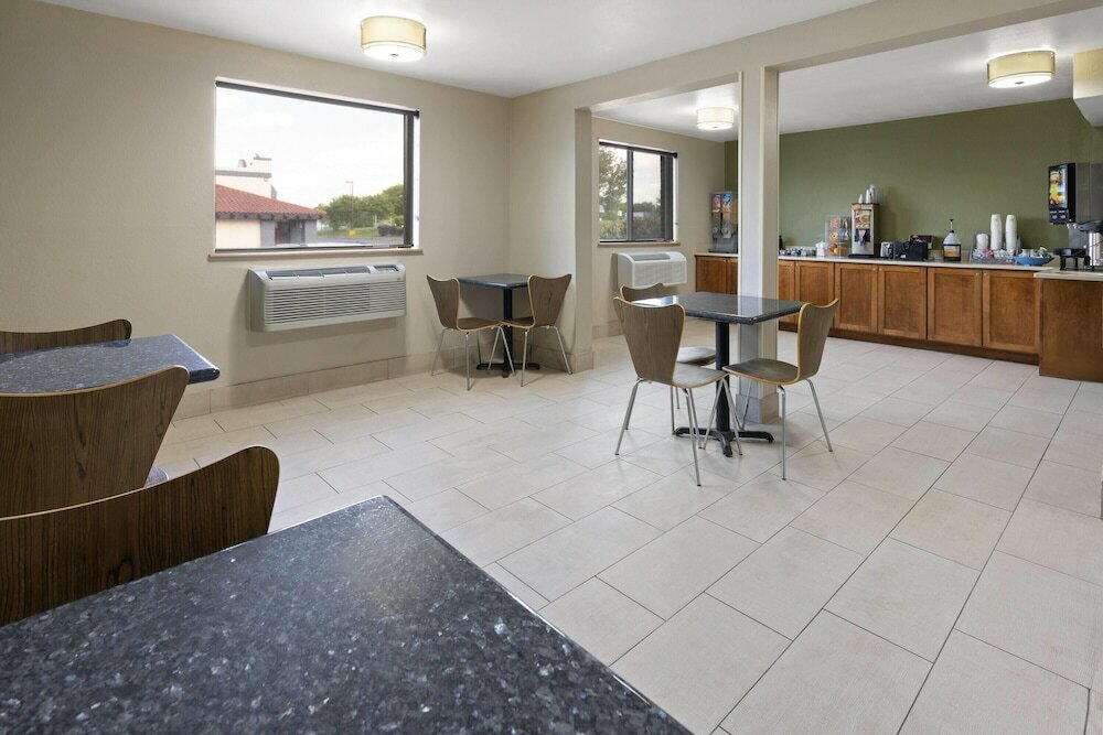 Фото Super 8 by Wyndham Richmond Midlothian Turnpike