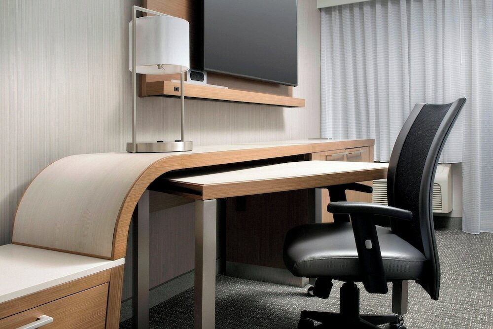 Фото Courtyard by Marriott Portland Hillsboro