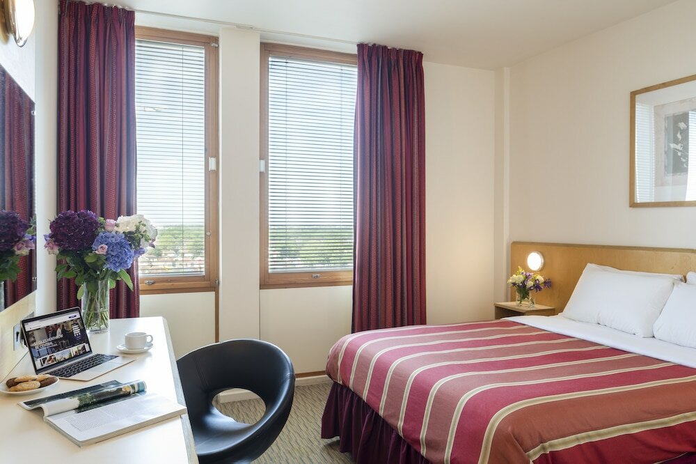 Фото St Giles Heathrow Hotel