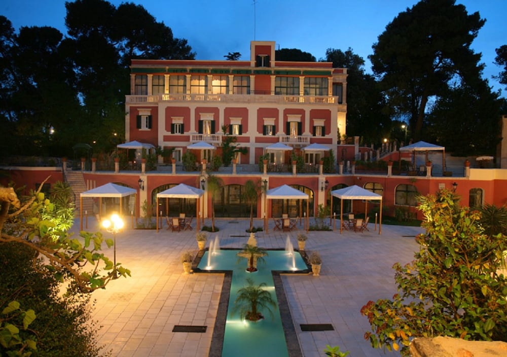 Фото отеля 1