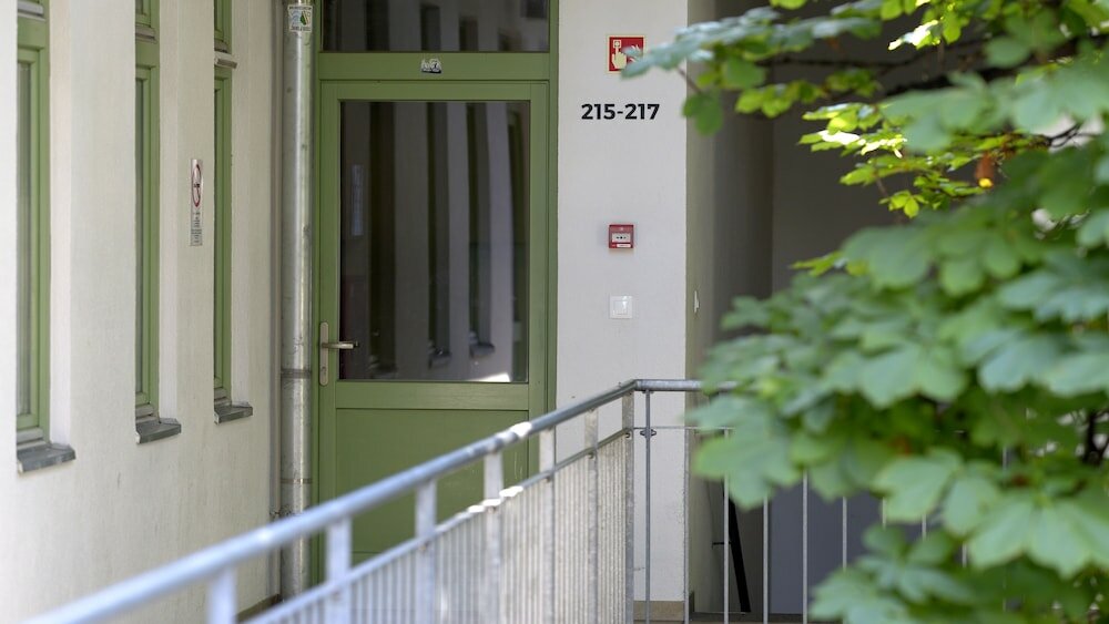 Фото The Hive Party Hostel