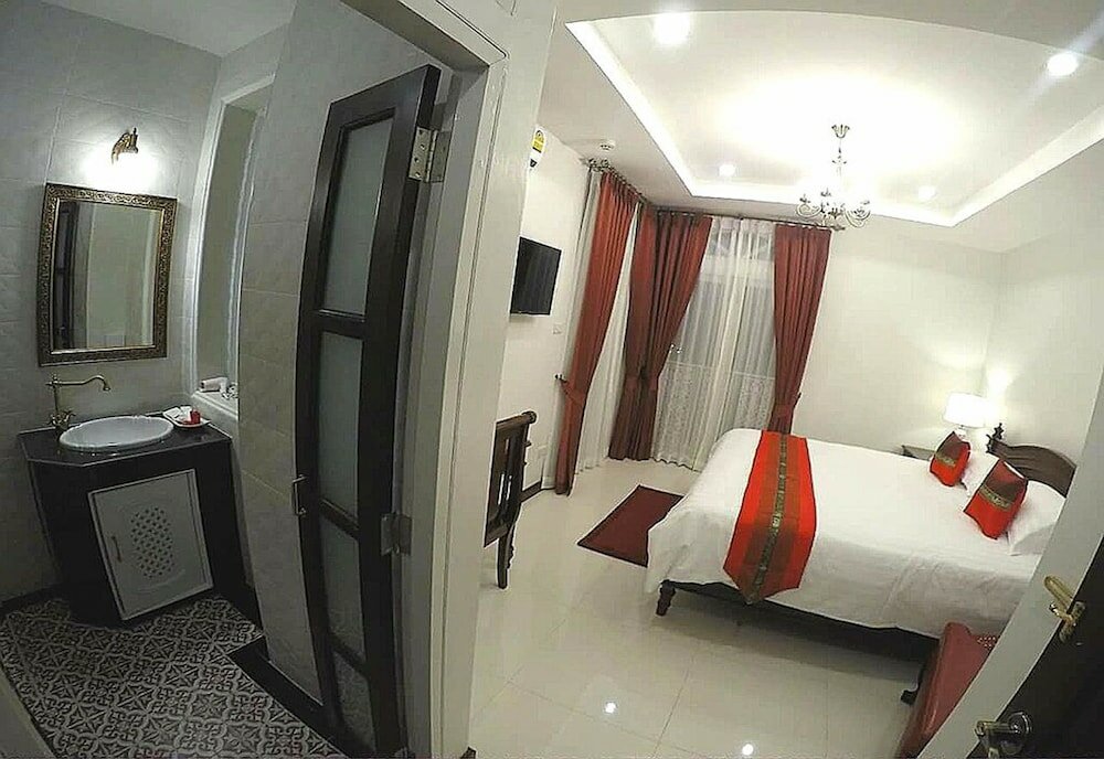 Фото The Velvet Orchid