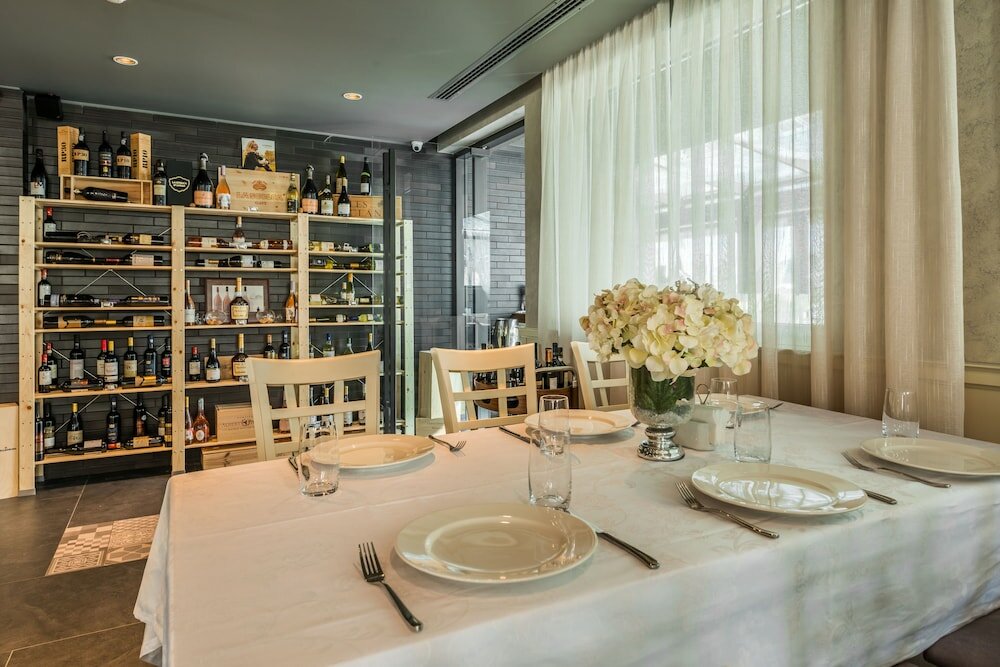 Фото All Seasons Residence Hotel