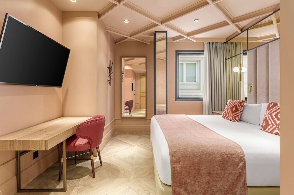 Фото Room Mate Leo Hotel