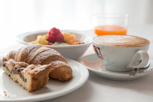 Внешний вид отеля Hotel Helvetia в Езоле, фото 4