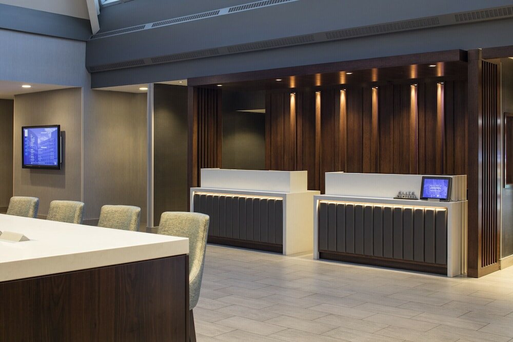 Фото Delta Hotels by Marriott Calgary South