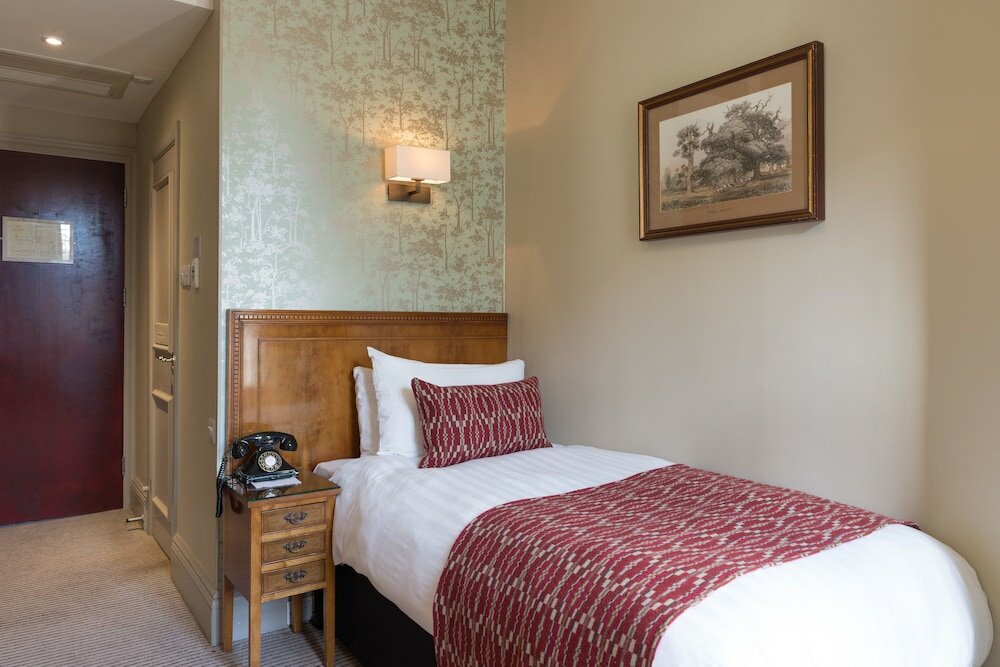 Фото The Crown Manor House Hotel