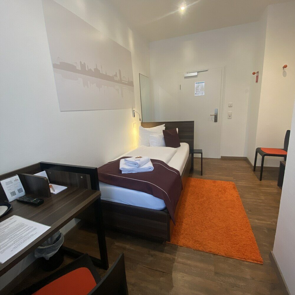 Фото SevenDays Hotel BoardingHouse