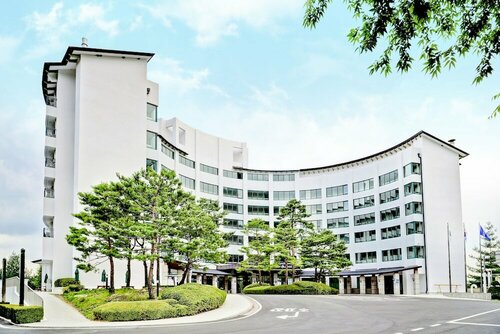 Гостиница Cheongpung Resort Lake Hotel в Чхунчхон-Пукто