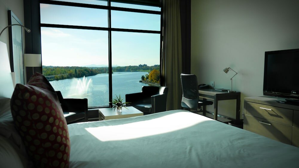 Фото Grand Times Hotel Sherbrooke