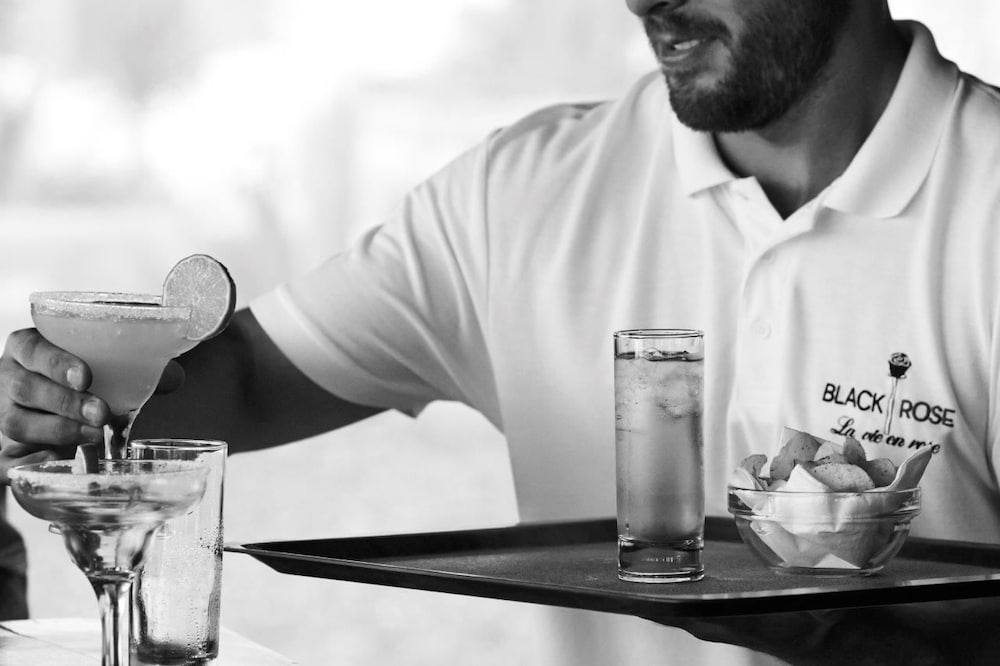 Фото Black Rose Suites