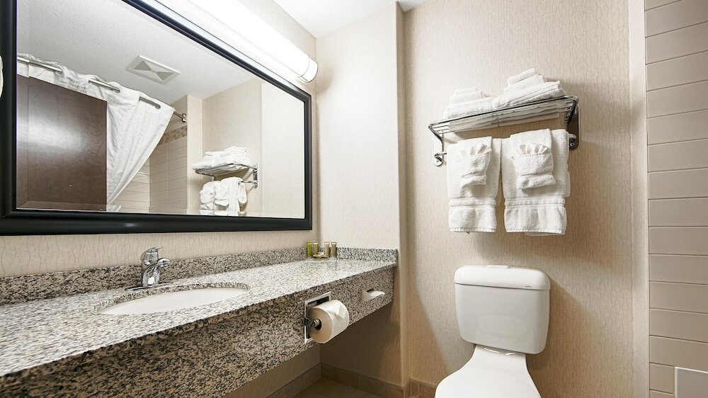 Фото Best Western Wainwright Inn & Suites