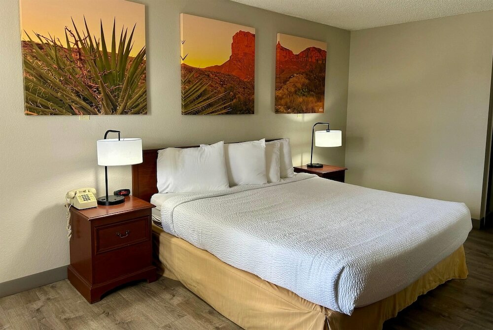 Фото Days Inn by Wyndham Kingman West