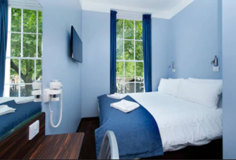 Фото The Angus Hotel