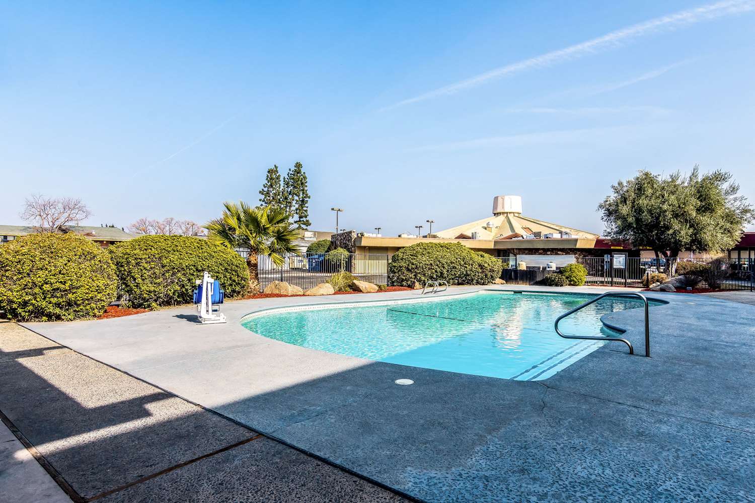 Фото Rodeway Inn & Suites