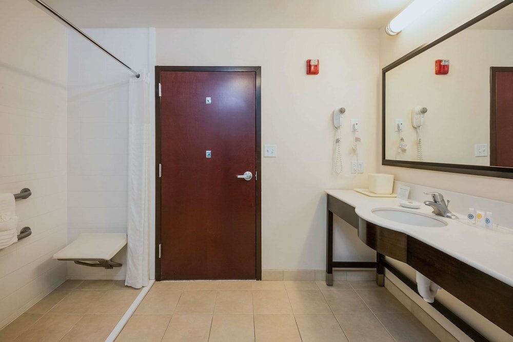 Фото Comfort Suites Lake City