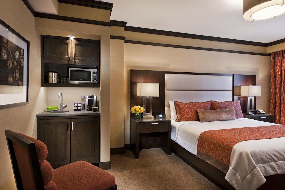 Фото The Pearl Hotel