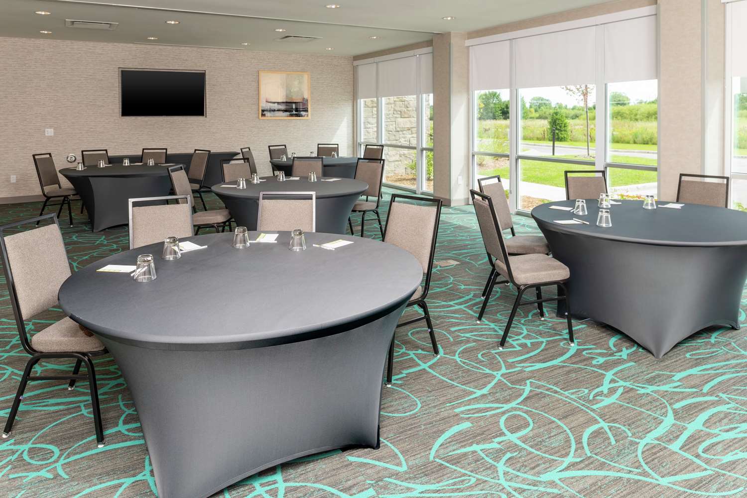 Фото Home2 Suites by Hilton Appleton