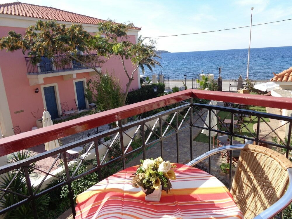 Фото Niki Studios Sea-Front