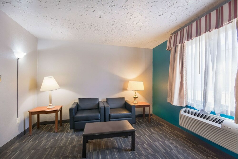 Фото Econo Lodge Inn & Suites
