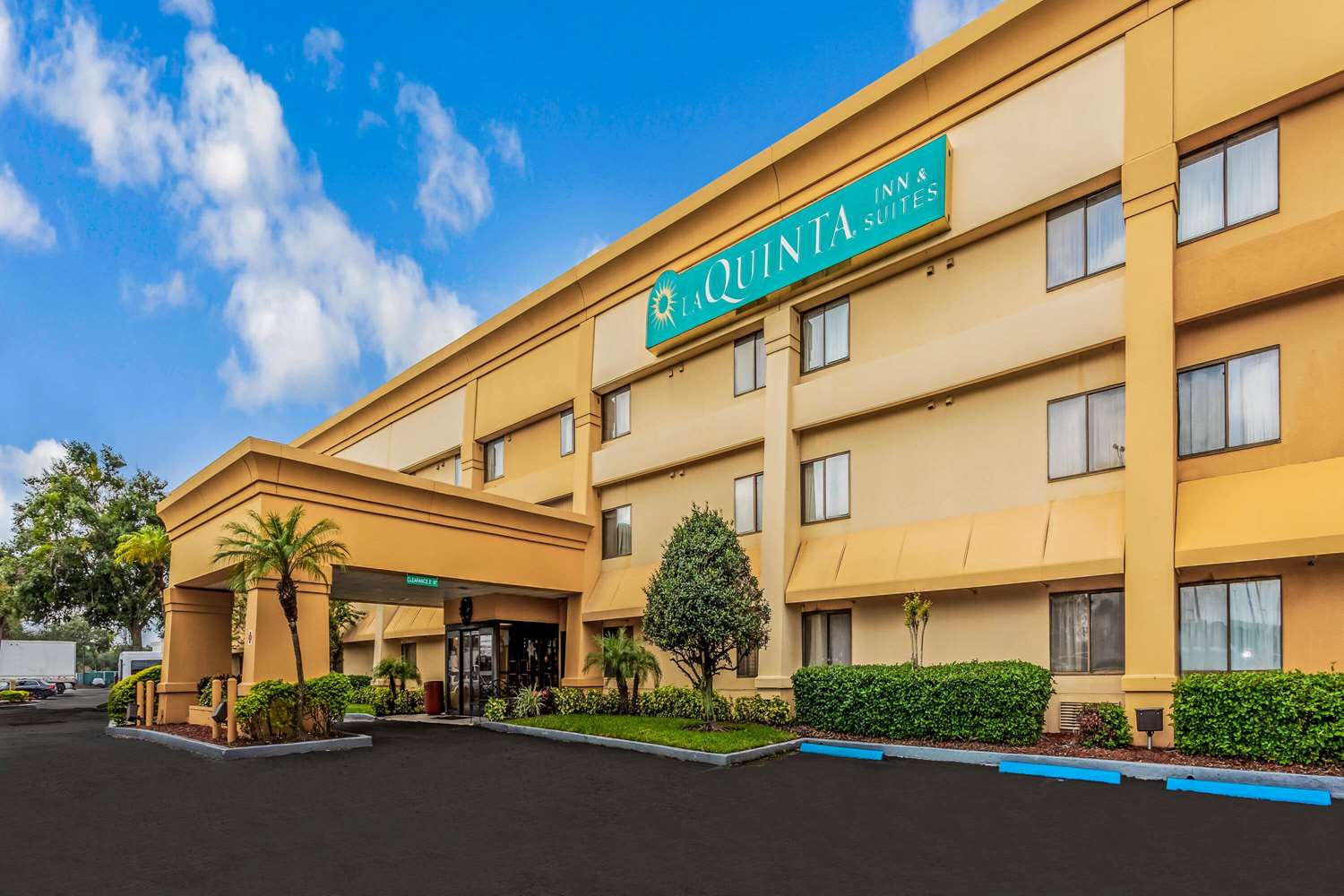 Фото La Quinta Inn & Suites by Wyndham Orlando South