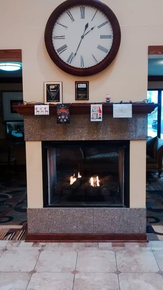 Фото Quality Inn & Suites Greenfield I-70