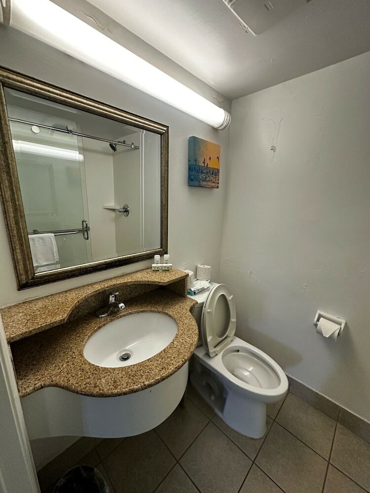 Фото Ramada by Wyndham Virginia Beach