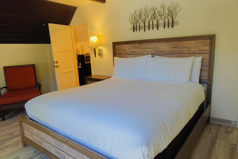 Фото Sleepy Hollow Cabins and Hotel