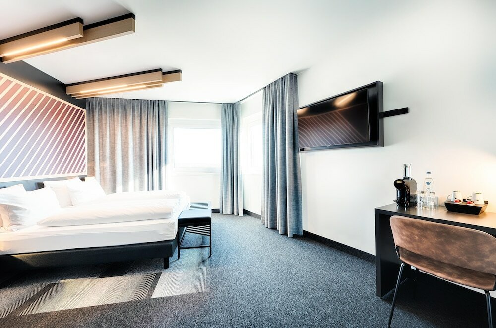 Фото B&b Hotel Köln-City