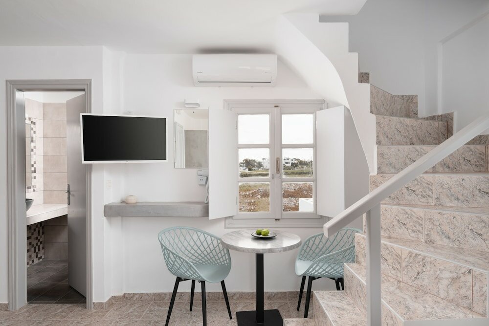 Фото White Lily - Adults Only 16 plus