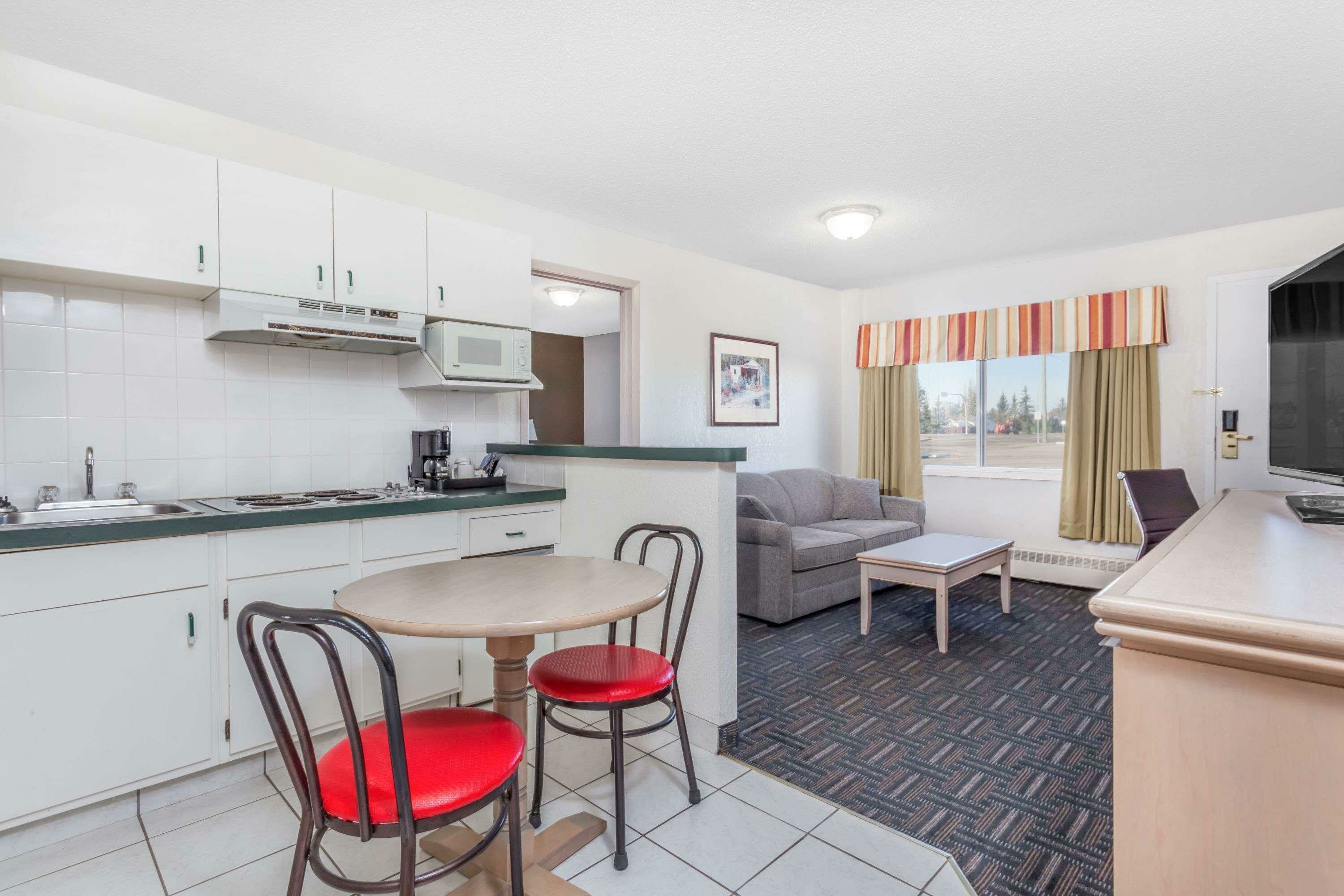 Фото Super 8 by Wyndham Stettler