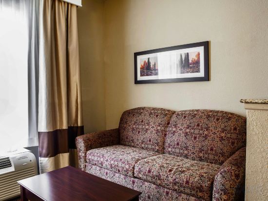 Фото Comfort Suites near Route 66