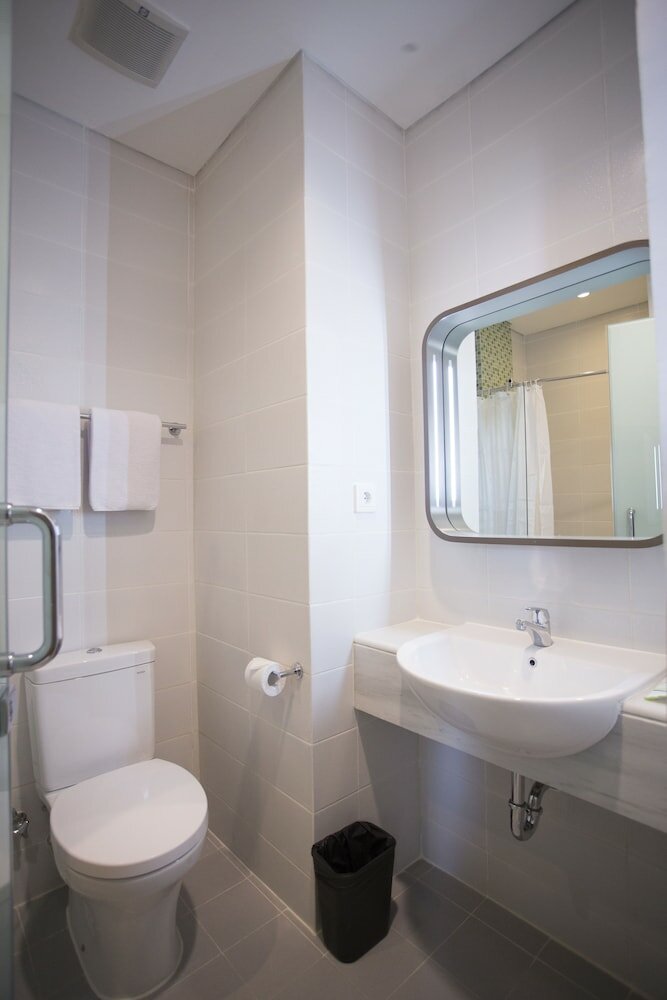 Фото Zest Jemursari by Swiss-Belhotel International