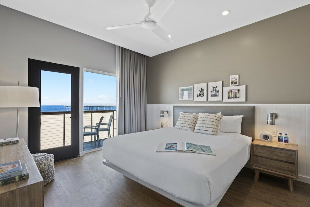 Фото Sea Sprite Oceanfront Hotel