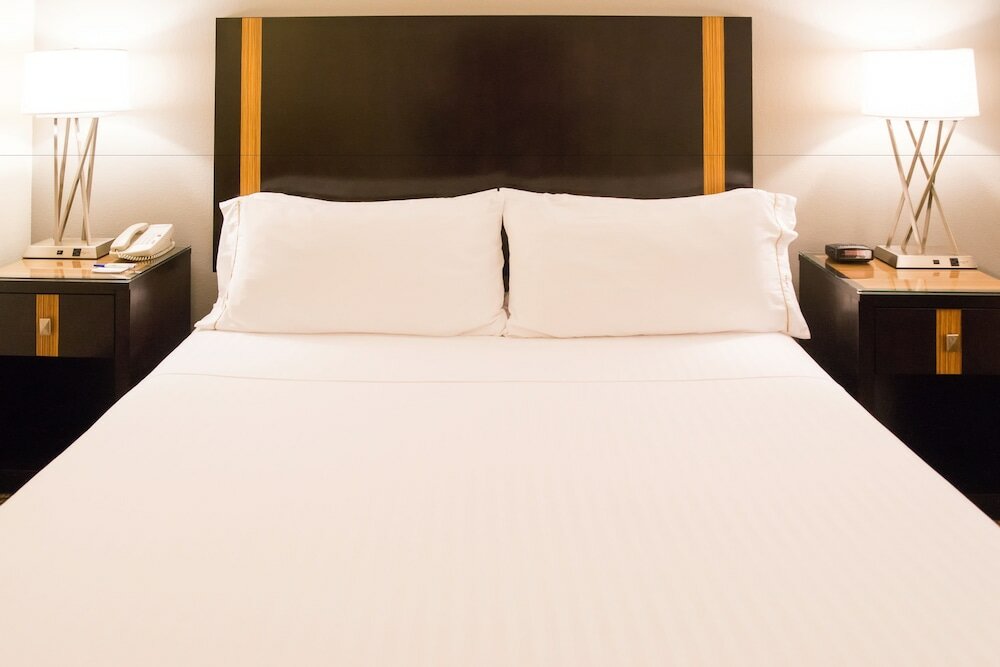 Фото Holiday Inn Express Hotel & Suites Chanhassen, an Ihg Hotel