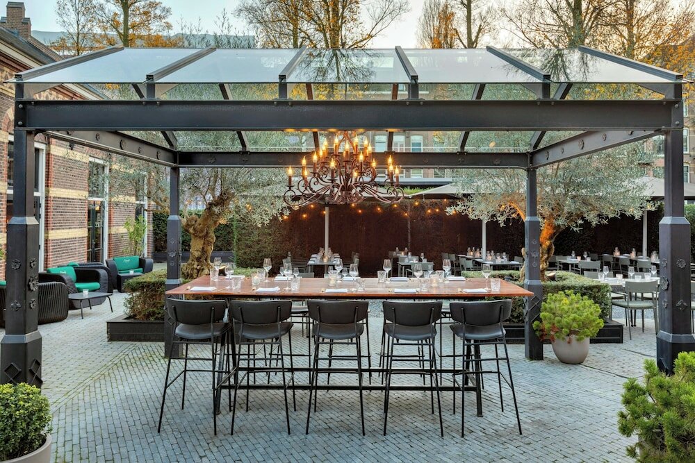 Фото The College Hotel