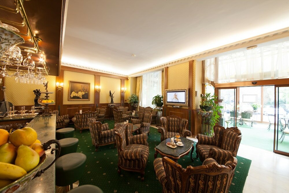 Фото Grand Hotel London