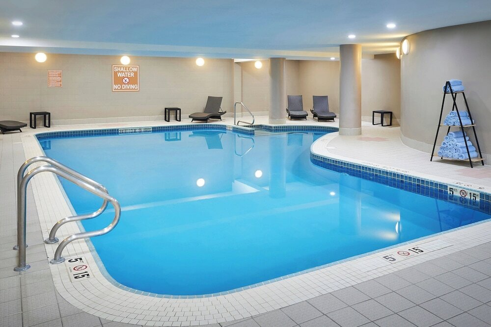 Фото Delta Hotels Toronto Mississauga