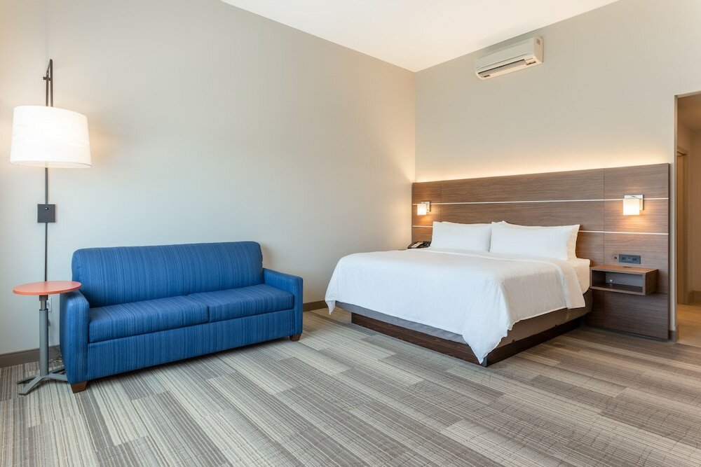 Фото Holiday Inn Express & Suites Springfield North, an Ihg Hotel