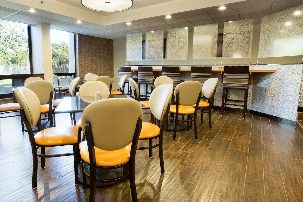 Фото Drury Inn & Suites Austin North