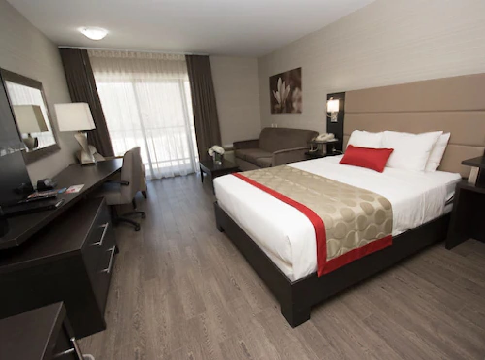 Фото Ramada by Wyndham Ottawa On The Rideau